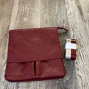 Crossbody nwot purse with strap